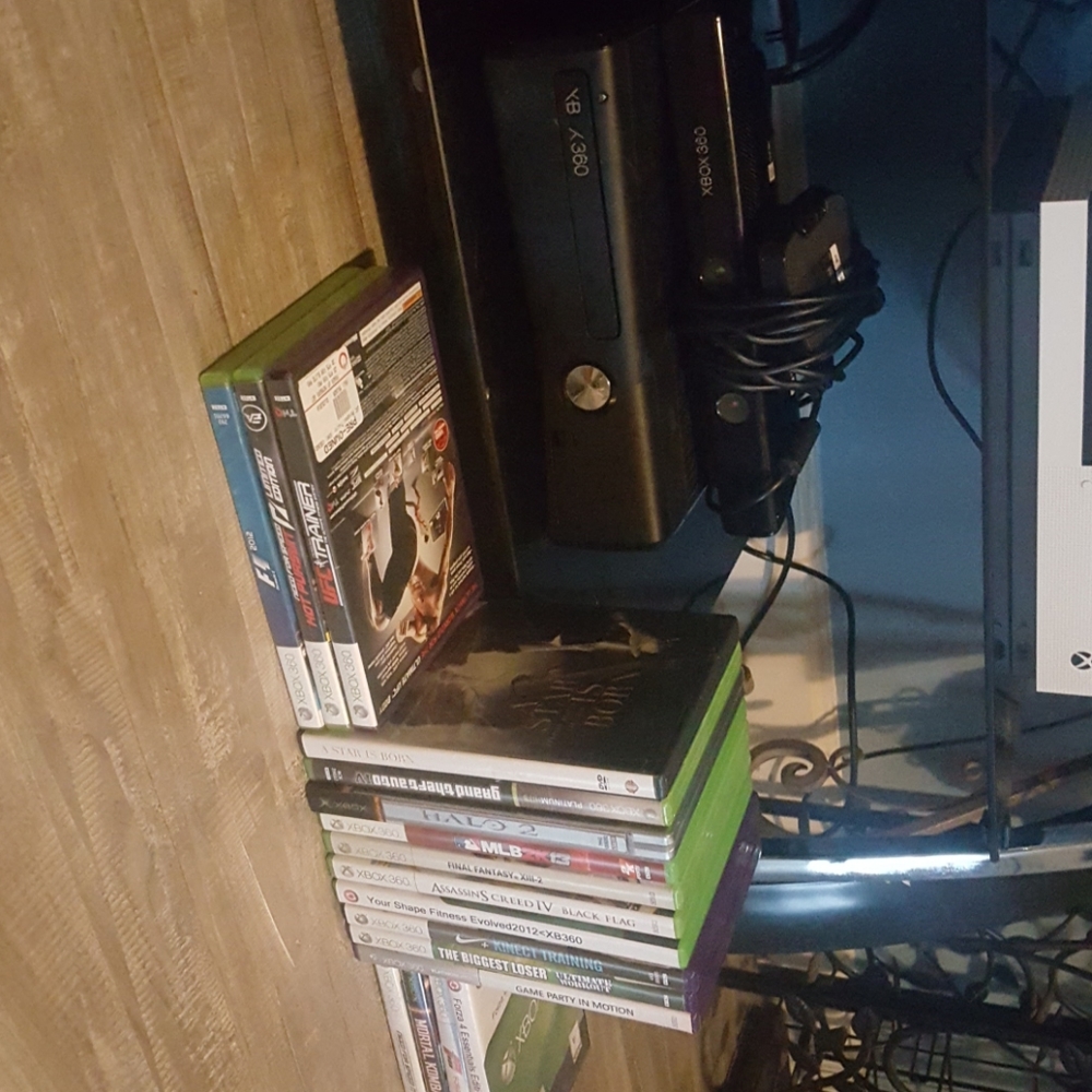 Xbox 360 - Picture 2 of 2